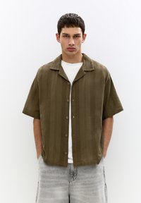 PULL&BEAR SHORT SLEEVE RUSTIC - Ing - green