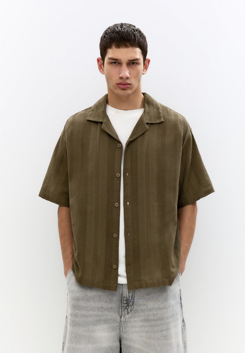 PULL&BEAR SHORT SLEEVE RUSTIC - Ing - green