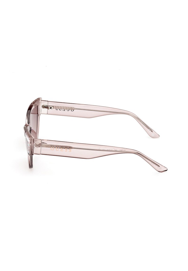 Transparente, hellrosa Sonnenbrille mit rechteckigem Rahmen. Verfügt über Metallakzente an den Schläfen und ein goldenes Markenlogo am Bügel.