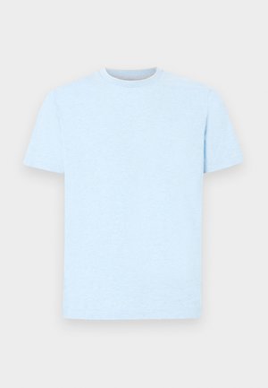 Tricou din bumbac de culoare albastru deschis, cu mâneci scurte și decolteu rotund. Țesătura are o textură subtilă, fără modele sau grafice vizibile.