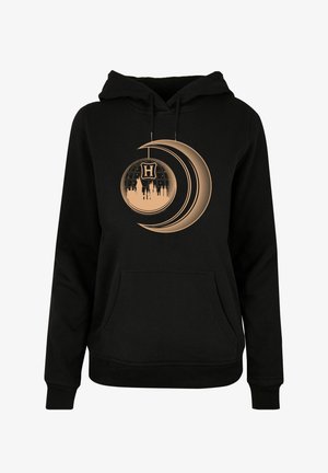 Czarna bluza z kapturem z grafiką w złotym i białym kolorze, na której znajduje się globus i półksiężyc, z architektonicznymi sylwetkami u podstawy.