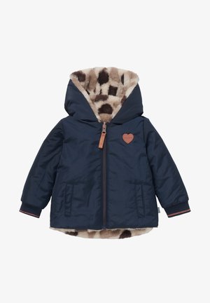 Mørkeblå vinterjakke til børn med hætte foret med beige og brun pletskind imiteret pels, forrude lynlås, lommer og hjerteformet logo-badge.