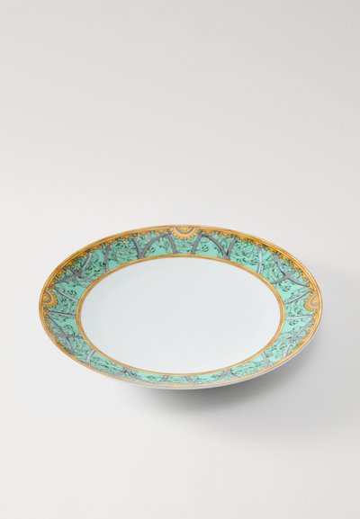 Στρογγυλό κεραμικό πιάτο με τυρκουάζ και χρυσή διακοσμητική στεφάνη, με απλό λευκό κέντρο. Ομαλή υφή με περίπλοκες λεπτομέρειες.