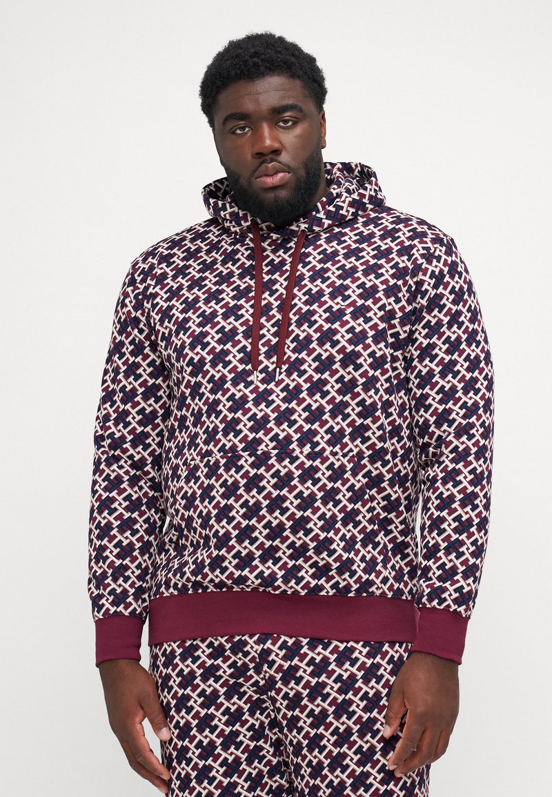 Bordeaux og marineblå mønstrede hoodie med snor i hætten, ribbede manchetter og bund. Har et geometrisk design med kontrasterende accenter.