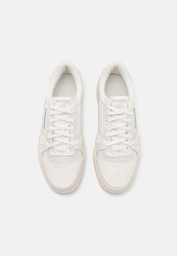 Reebok Classic Sneakers - off-white