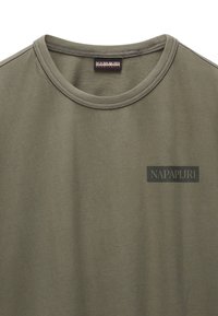 Napapijri BRETBY - Triko s potiskem - tea leaf ga