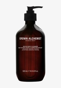 Ciemnobrązowa butelka szklana z czarną pompką, oznaczona etykietą "GROWN ALCHEMIST REVIVE BODY CLEANSER", wskazująca pojemność 500 mL i składniki.