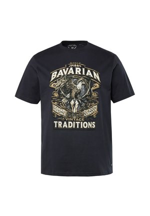 Dunkelblaue Baumwoll-T-Shirt mit einem Vintage-Grafikdruck, der einen Adler zeigt, dem Text "Bayerische Traditionen" und dekorativen Elementen in hellen Farben.