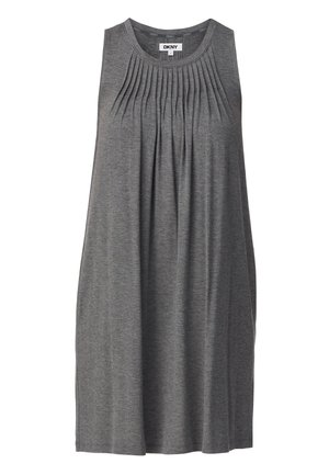 Szara sukienka bez rękawów z okrągłym dekoltem i pionowymi plisami na górnej części z przodu, wykonana z miękkiej, lejącej się tkaniny.