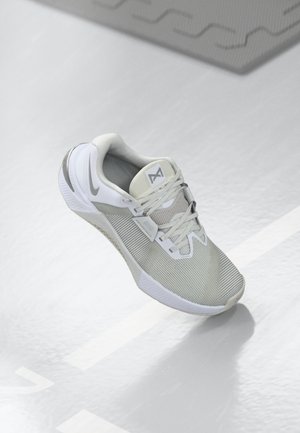 METCON 10 - Treningssko - white/metallic silver-coloured/platinum-coloured tint