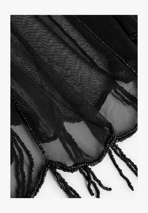 Schwarzer Netzstoff mit einem geschichteten Design, das mit Perlenakzenten entlang der Kanten verziert ist. Die Textur ist durchsichtig und leicht.