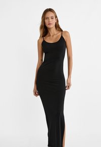 Stradivarius LANGES MIT SEITLICHEM SCHLITZ - Jersey dress - black
