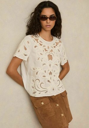 REGULAR FIT - IYLA FLORAL CUT-OUT EMBROIDERY  - Bluse - ivory