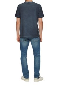 QS GEWASCHENES  MIT RUNDHALSAUSSCHNITT - T-Shirt basic - tiefblau