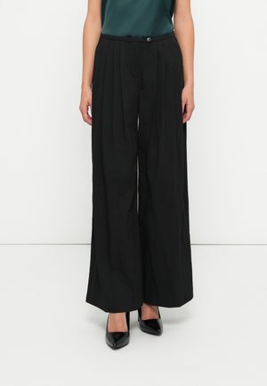 VMTRINE SUPER WIDE PLEATED PANT - Hlače - black