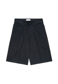 Shorts en coton noir avec une coupe décontractée, présentant des plis, deux poches latérales et une fermeture à bouton à la taille. Texture lisse.
