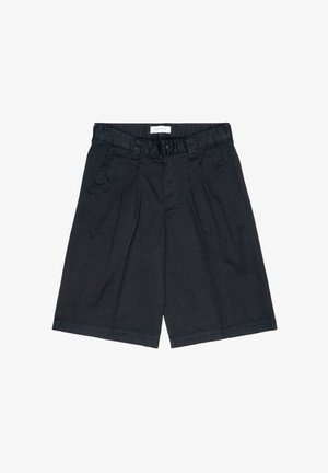 Pantaloni corti in cotone neri con una vestibilità ampia, caratterizzati da pieghe, due tasche laterali e una chiusura a bottoni in vita. Tessuto liscio.
