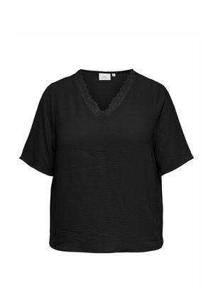 Blouse noire à manches courtes avec décolleté en V orné de dentelle et tissu légèrement texturé, étiquette de taille visible au col.