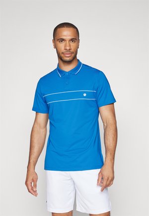Blauwe polo met een witte horizontale streep en logo, met een klassieke kraag en korte mouwen. Gladde stof en normale pasvorm.