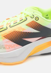 New Balance FUELCELL REBEL V4 - Road running shoes - white