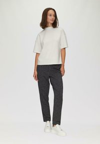 s.Oliver MIT LOGO-TAPE IM RELAXED FIT - T-shirt basic - ecru