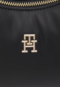 Thumbnail Image 6