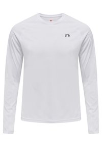Langärmliges Sportshirt in Weiß, aus leichtem Stoff gefertigt. Es hat einen runden Ausschnitt und ein kleines graues Logo auf der Vorderseite.