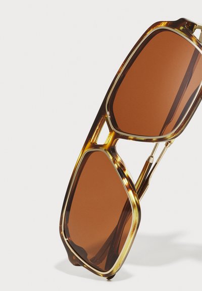 Victoria Beckham Saulesbrilles - tobacco