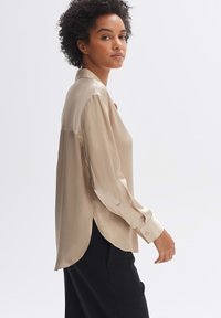 OPUS LANGARM FEPPE - Overhemdblouse - soft oat