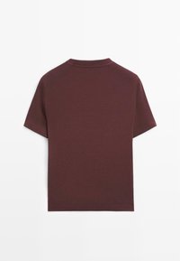 Burgundy short-sleeve t-shirt with a round neckline. Made of soft fabric, features a clean design with no visible patterns or accents.