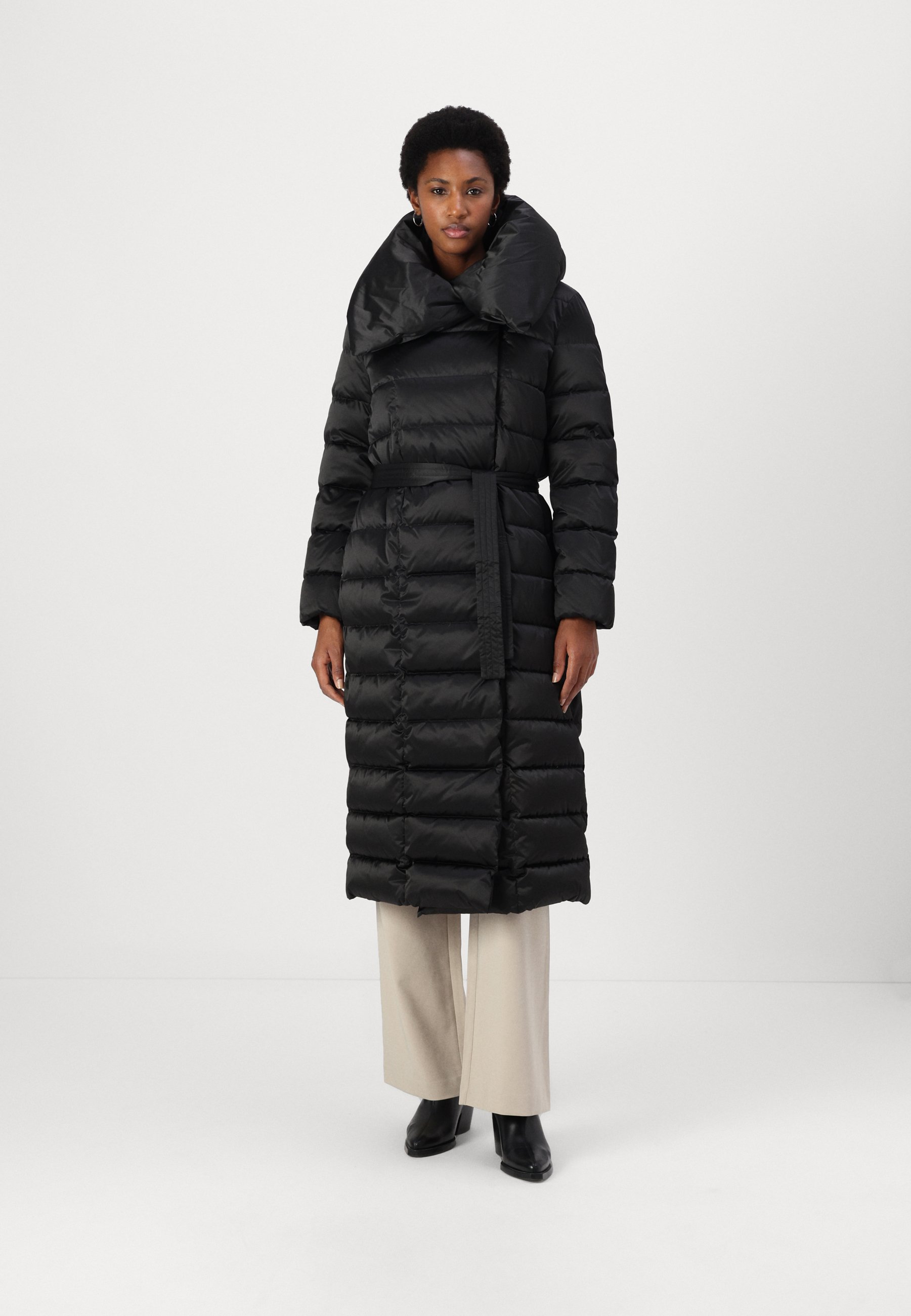 LIU JO IMBOTTITO LUNGO Piumino lungo nero