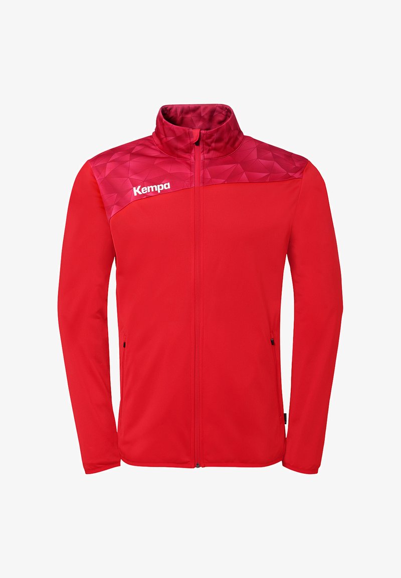 Veste rouge à fermeture éclair complète avec panneau supérieur de poitrine à motifs, col montant, poches latérales zippées et logo blanc "Kempa" sur la poitrine gauche.