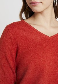 VILA Stickad tröja - mottled orange