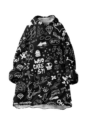 Mustade ülekaaluliste kapuutsiga särk, millel on valged grafiti-stiilis joonistused ja fraasid nagu "KELLELE KOHUTAV?!", kolju, tähed, nool, burger ning "VALI LOOTUS KARTUSE ASEMELE."