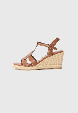 High heeled sandals - camel