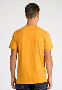 Lindbergh EMBROIDERY TEE - Camiseta estampada - lt honey
