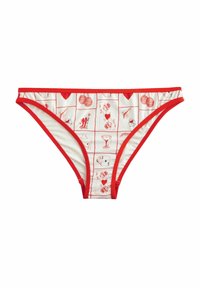 Majtki bikini z czerwonym wykończeniem, z białą bazą pokrytą różnymi czerwonymi, zabawnymi motywami graficznymi, w tym sercami, kartami i koktajlami.