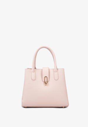 Sac à main en cuir rose avec deux poignées courtes, forme structurée et fermeture à rabat. Présente une finition texturée discrète et des accents en métal doré.