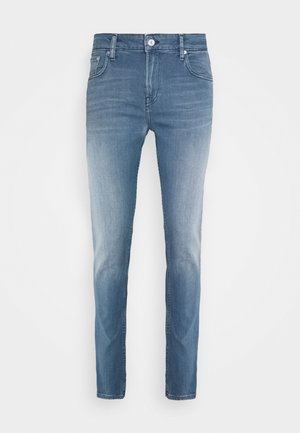 Jeans denim azzurro chiaro slavato, slim-fit, con tasche anteriori e posteriori, chiusura con bottoni e passanti per cintura.