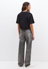 PULL&BEAR CROPPED SHORT SLEEVE - Basic póló - black