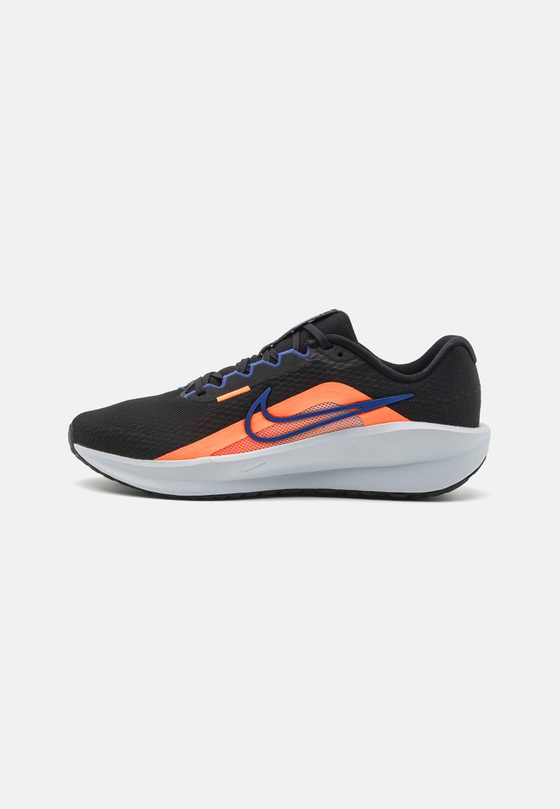 Nike Performance DOWNSHIFTER 13 - Chaussures de running sur route - black/astronomy blue/hyper crimson/pure platinum/metallic silver