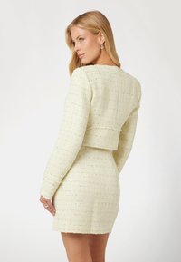 Guess CROP - Blejzr - gelb