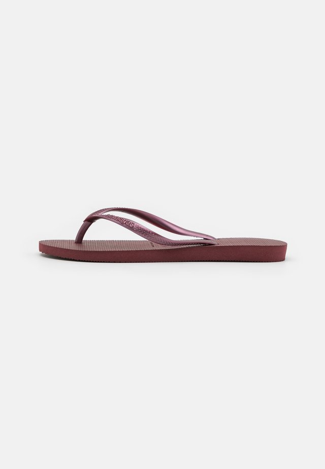 SLIM FIT - Teenslippers - grape wine