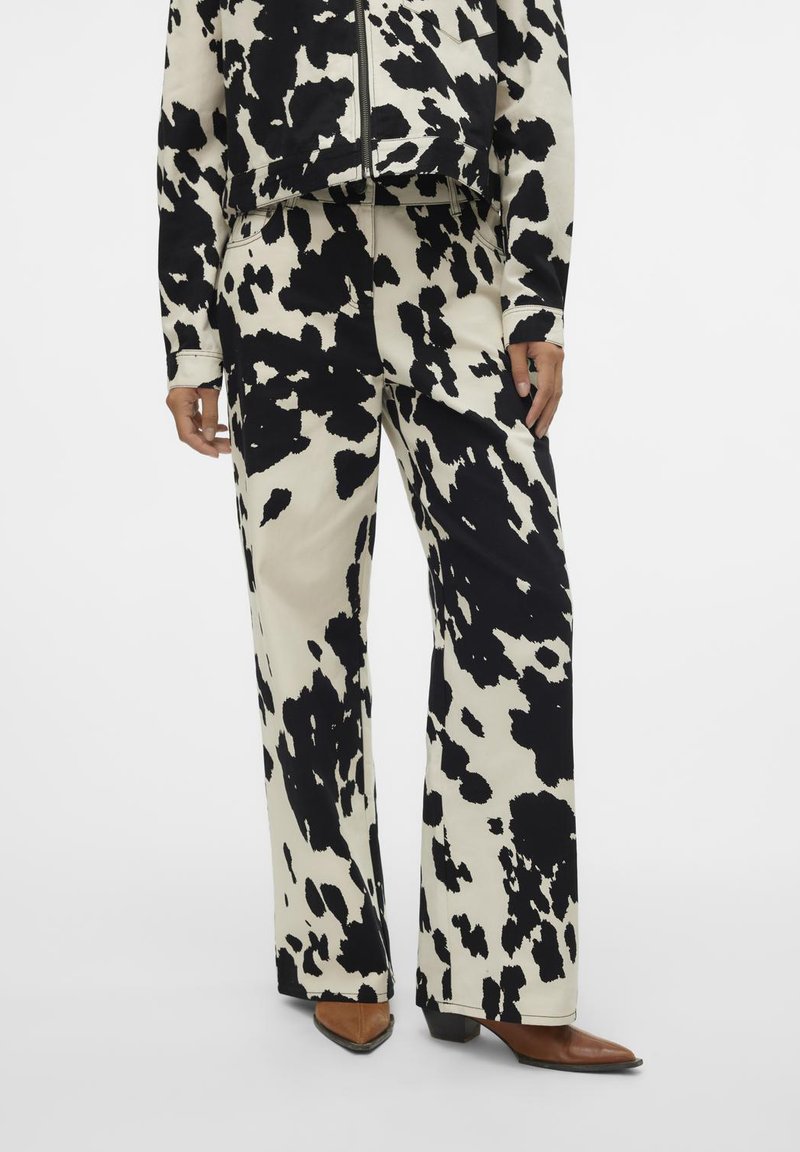 SOMETHINGNEW COW PRINT TROUSERS - Pantalon classique - macadamia aopcort