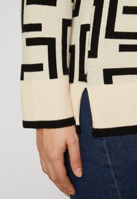 Vero Moda Curve Neule - off-white