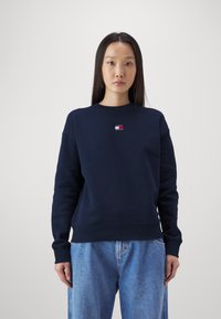 Tommy Jeans BADGE CREW EXT - Felpa - dark night navy