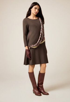 C - Jerseyjurk - marrone