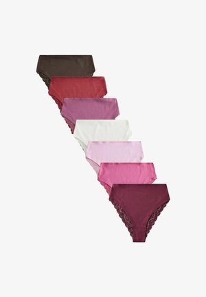 Syv dameunderbukser med blonder i forskellige nuancer: mørkebrun, rød, lilla, hvid, lyserød, klar pink og bordeaux, arrangeret i en vifte.