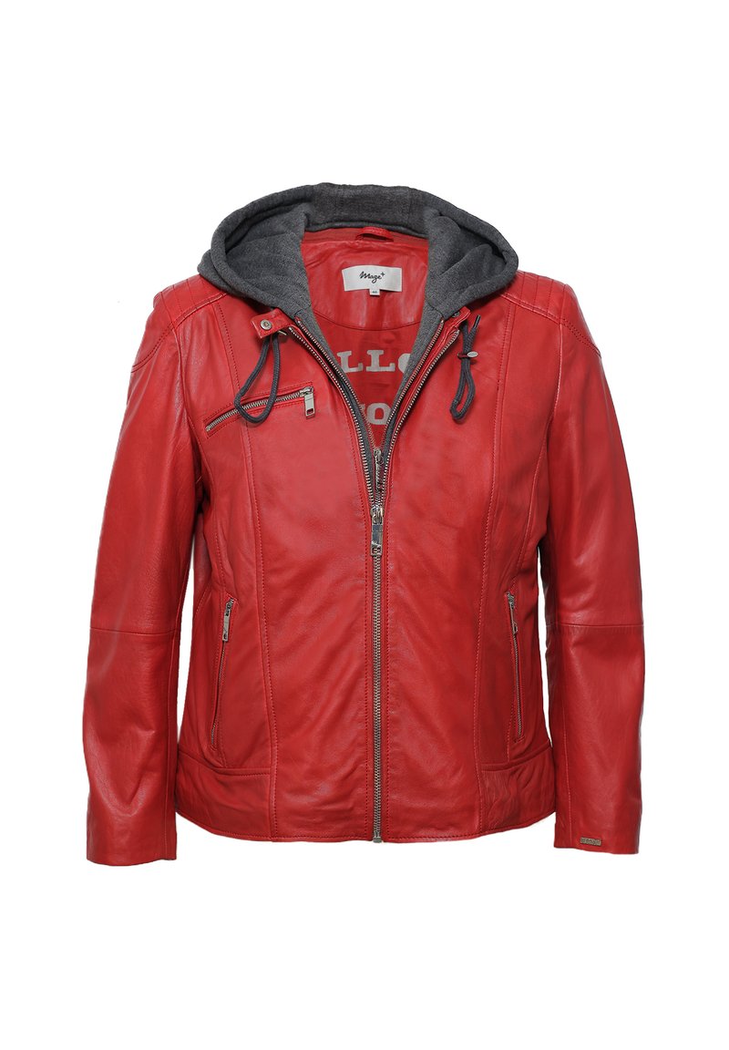 Rote Lederjacke mit grauem Kapuzenaufsatz. Merkmale sind ein Reißverschluss vorne, zwei seitliche Taschen und dekorative Nähte an den Schultern.