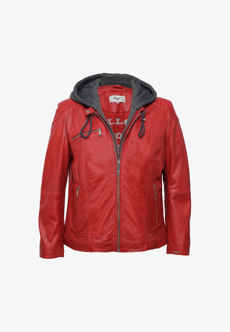 Rote Lederjacke mit grauem Kapuzenaufsatz. Merkmale sind ein Reißverschluss vorne, zwei seitliche Taschen und dekorative Nähte an den Schultern.